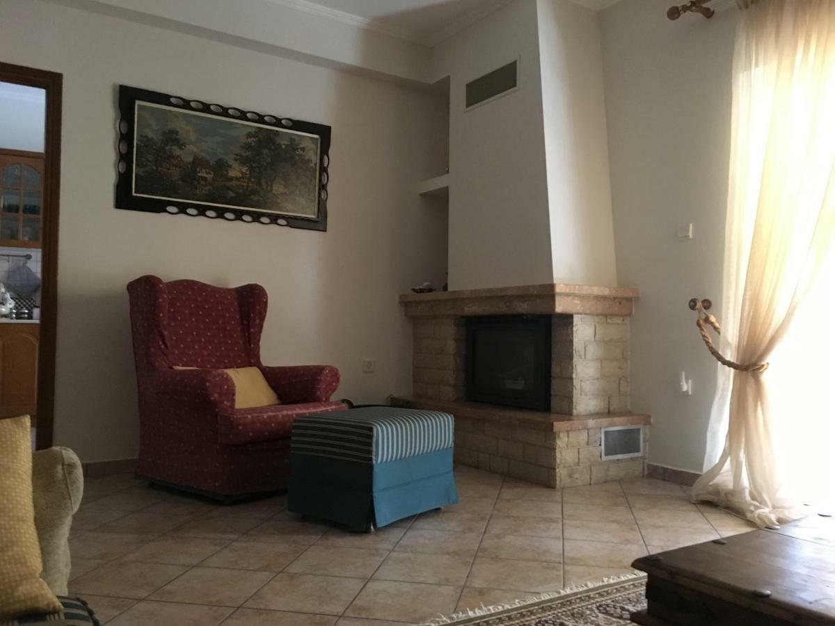 Cozy & Quiet City Apartment Tríkala エクステリア 写真